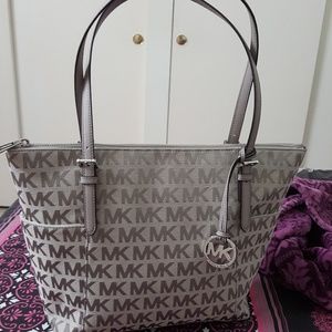 Micheal Kors handbag